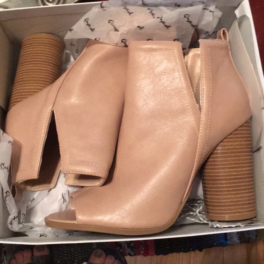 Qupid nude open toe booties